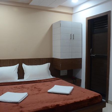 Hotel Ideal Вадодара Экстерьер фото