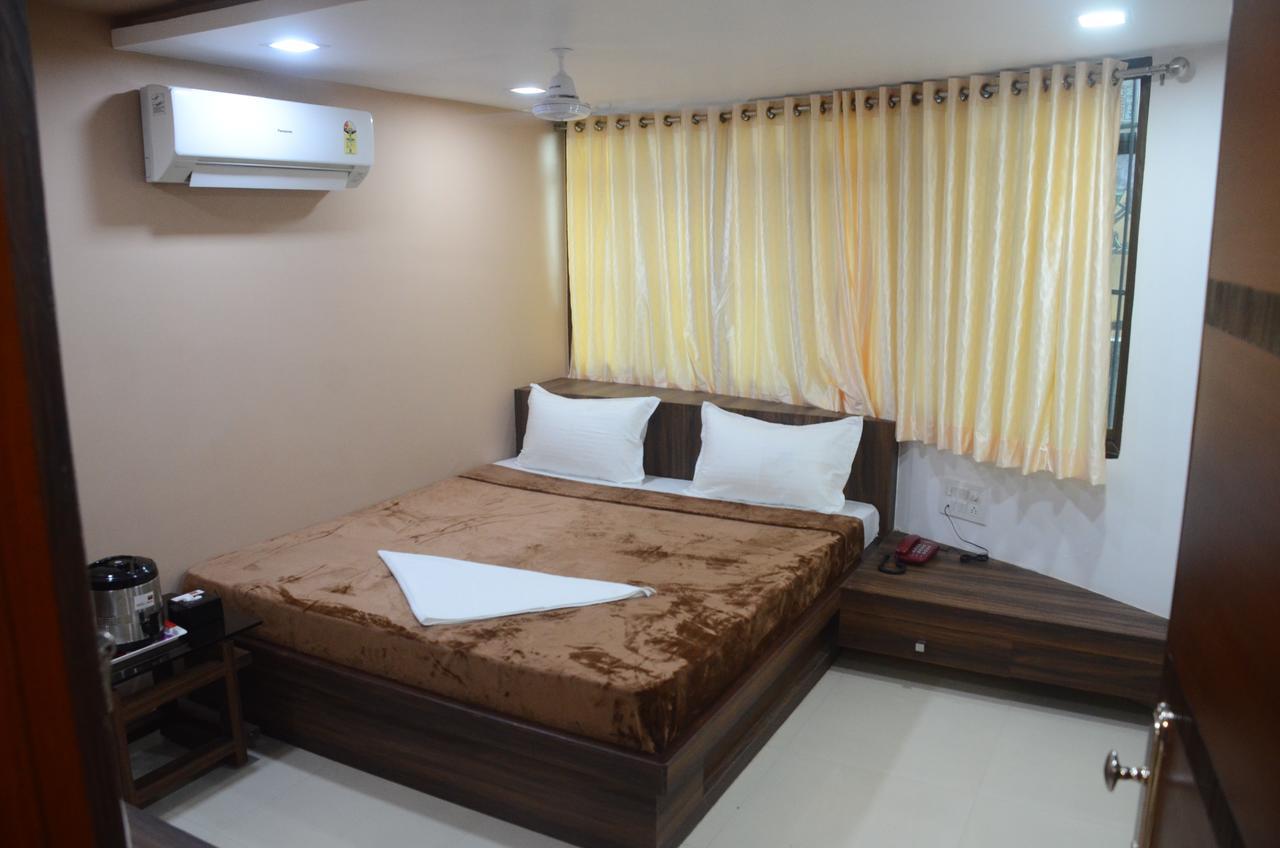 Hotel Ideal Вадодара Экстерьер фото