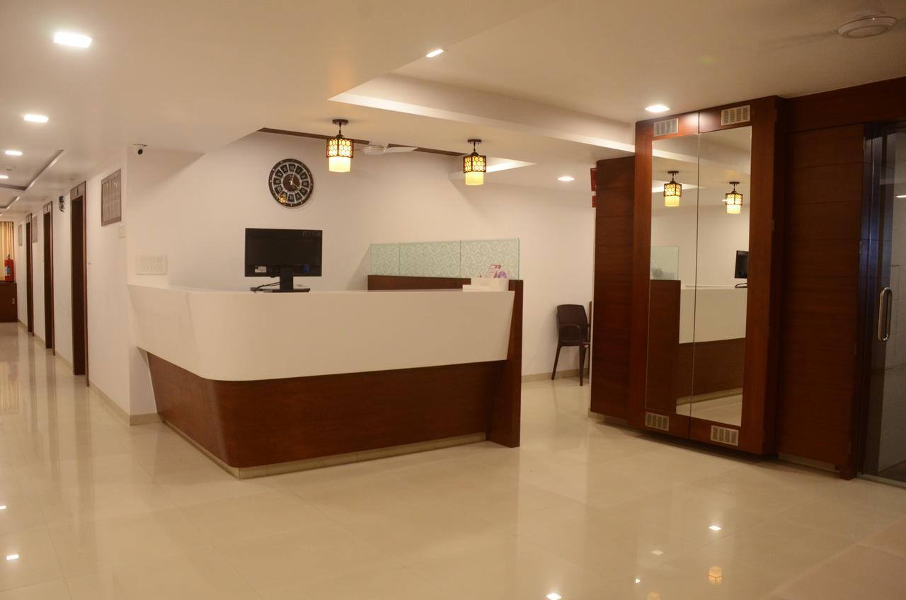 Hotel Ideal Вадодара Экстерьер фото