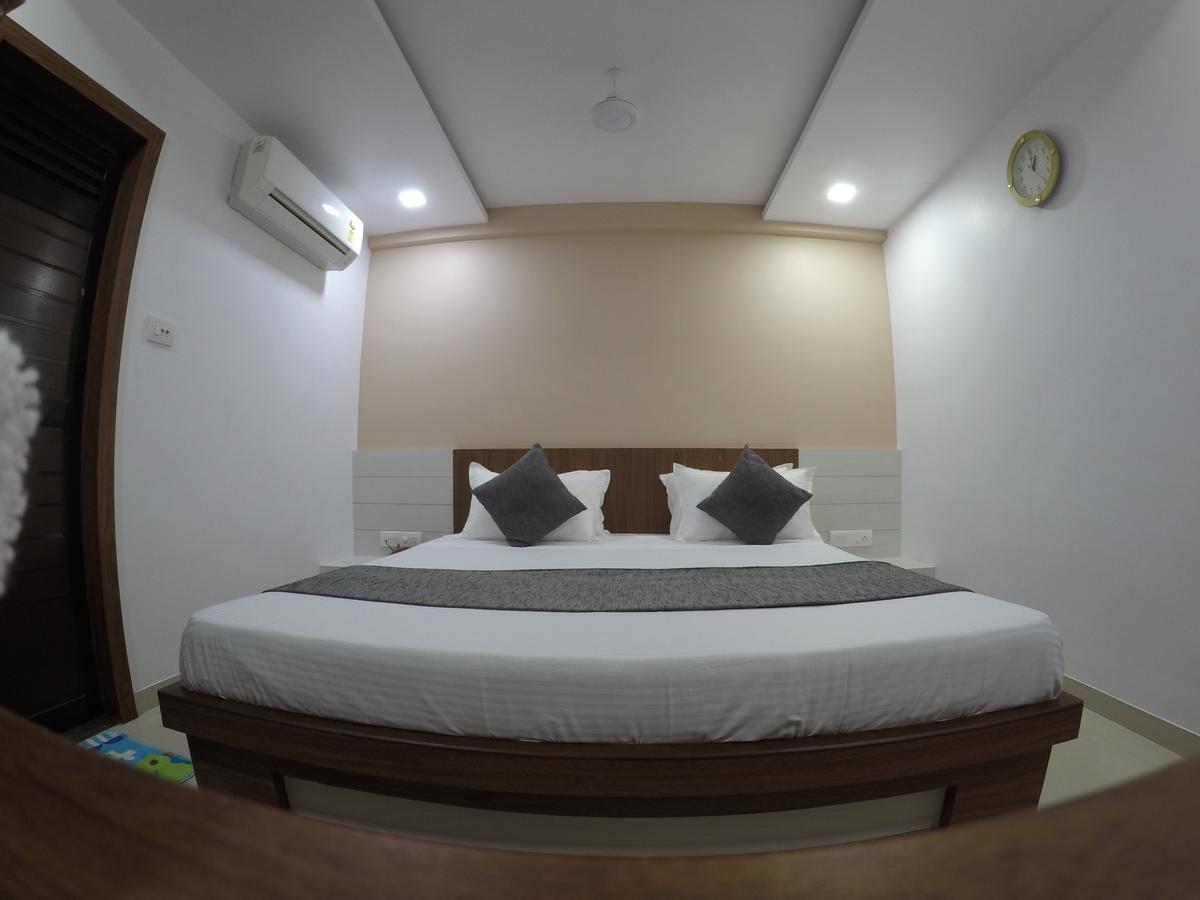 Hotel Ideal Вадодара Экстерьер фото