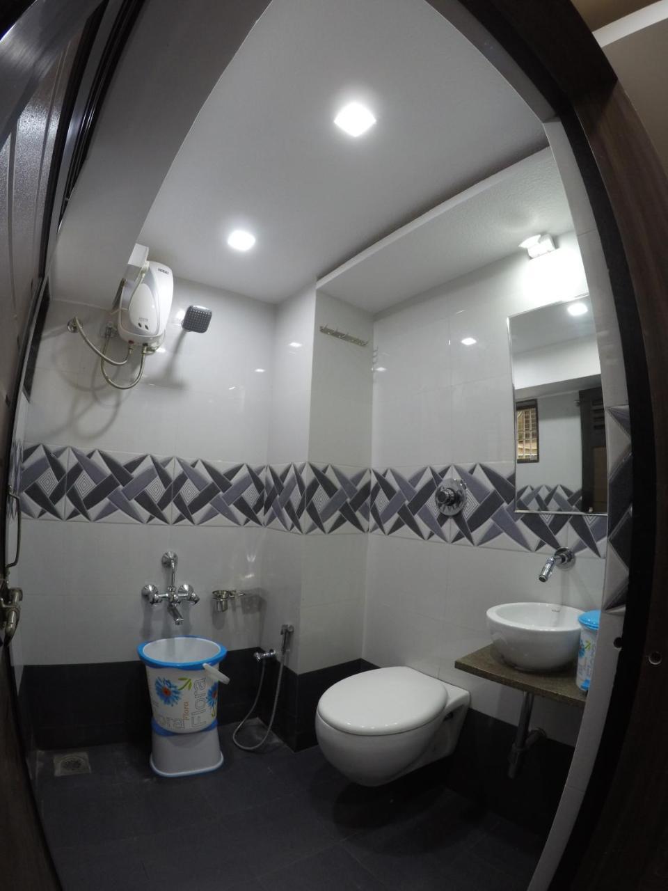 Hotel Ideal Вадодара Экстерьер фото
